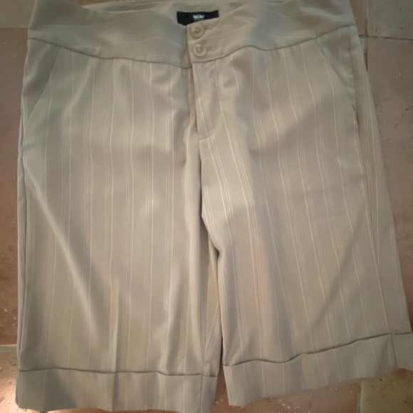 Mossimo Stretch suit-dress/work length tan shorts. - Picture 1 of 16